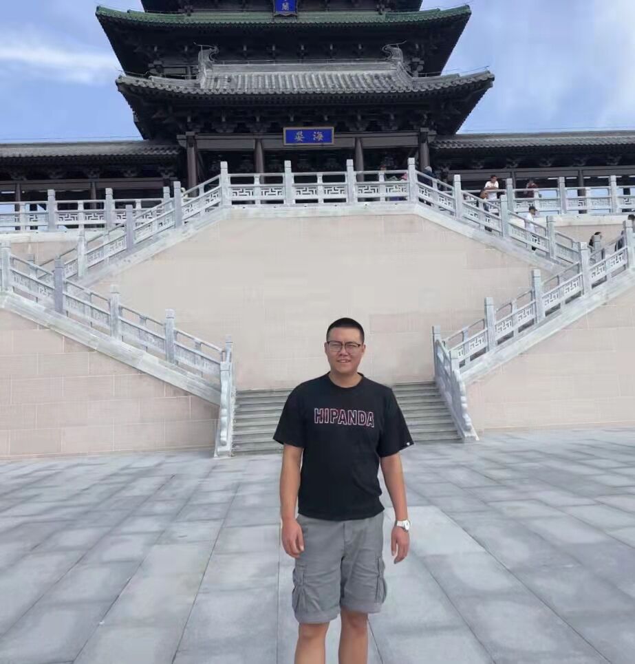 張建鑫 ---大興區(qū)鄉(xiāng)村振興協(xié)理員，投身于鄉(xiāng)村振興建設(shè)。