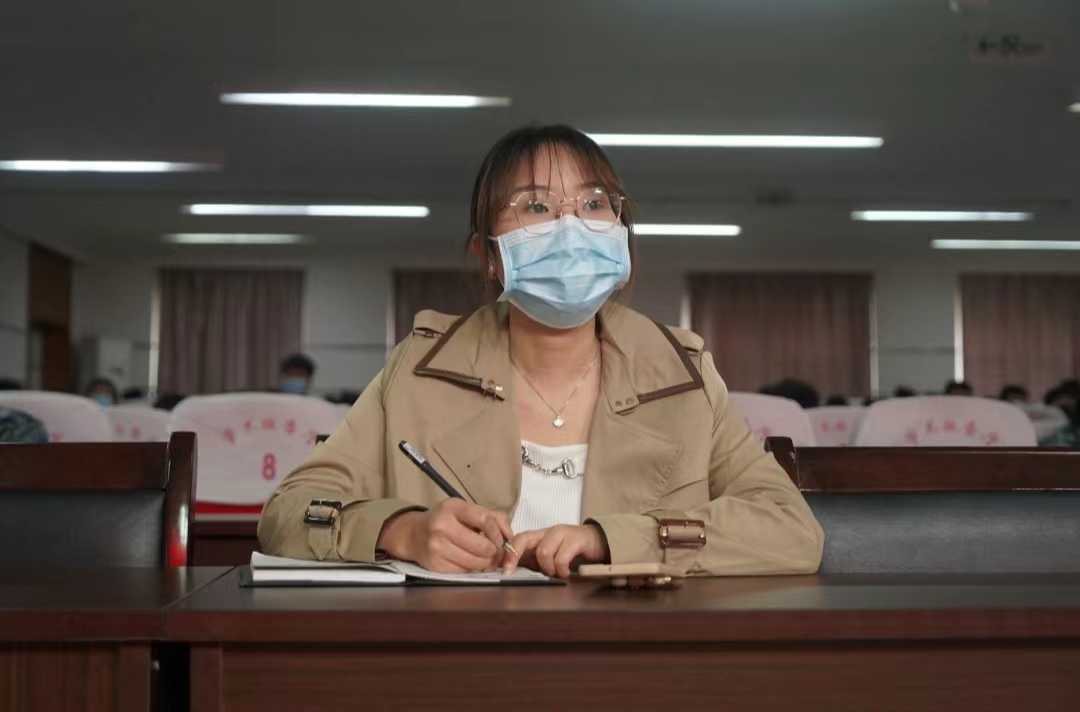 我校組織收聽(tīng)收看慶祝中國(guó)共青團(tuán)成立100周年大會(huì)上直播