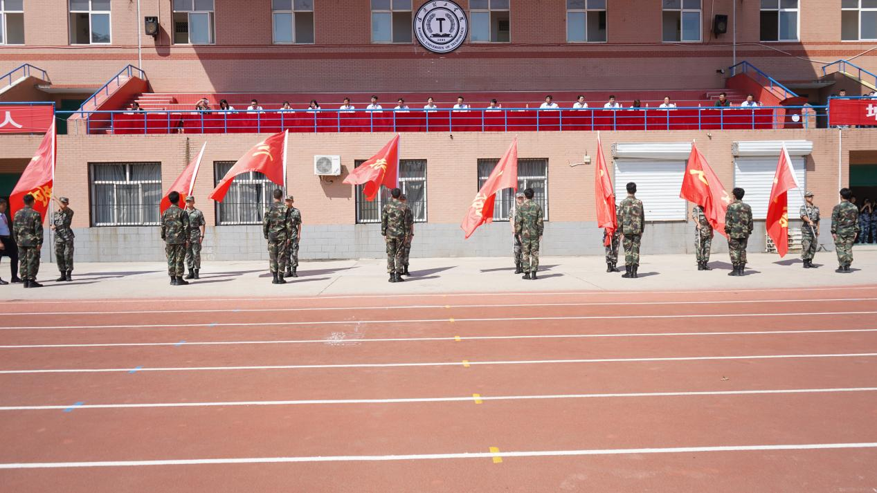 保定理工學(xué)院2023級(jí)新生軍訓(xùn)開(kāi)營(yíng)式隆重舉行