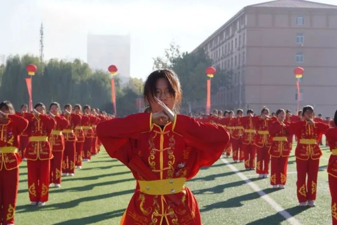 一起動感青春！保定理工學(xué)院2023年秋季運動會圓滿閉幕