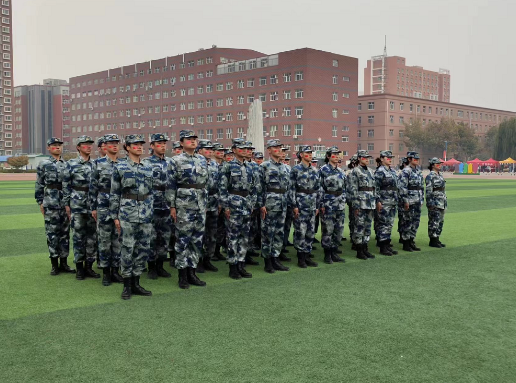 隊列會操馳騁賽場，青春飛揚
