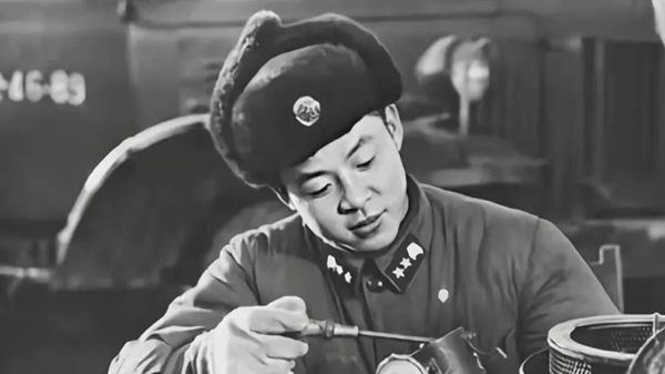 學(xué)習(xí)雷鋒‖管理學(xué)院‖弘揚雷鋒精神，爭做進(jìn)步青年