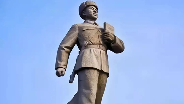 學(xué)習(xí)雷鋒‖管理學(xué)院‖弘揚雷鋒精神，爭做進(jìn)步青年