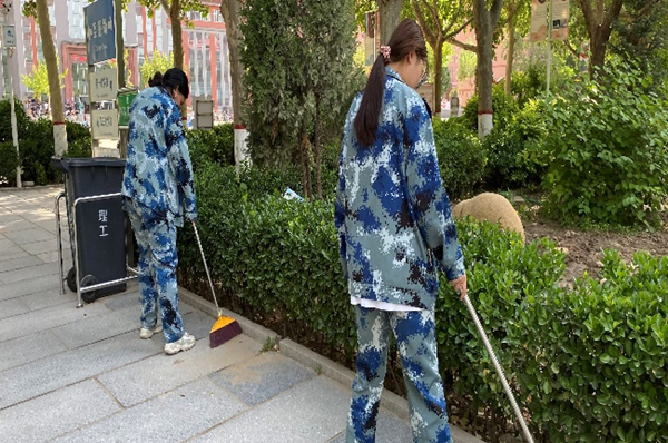 勞動教育|保定理工學院|管理學院|我院開展“垃圾不落地，校園更美麗”校園清潔活動