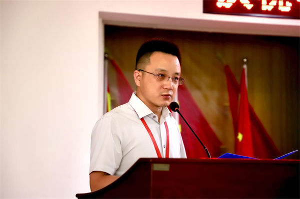 櫛風沐雨顯初心  踔厲奮發(fā)勇向前——我校黨委隆重舉辦慶祝中國共產(chǎn)黨成立103周年暨七一表彰活動