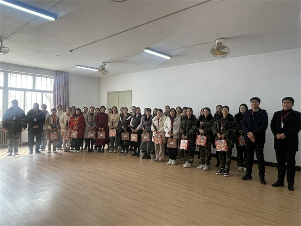 凝聚奮進(jìn)力量 書寫巾幗榮光--保定理工學(xué)院校領(lǐng)導(dǎo)走訪慰問女教職工送上“三八”國際勞動(dòng)?jì)D女節(jié)祝福