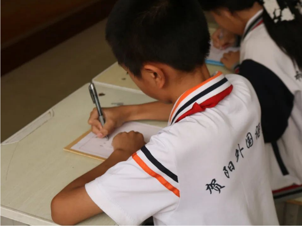 志愿服務(wù)|暑期暖童心,志愿如暖流——經(jīng)濟(jì)學(xué)院蓮心志愿服務(wù)隊(duì)“七彩假期”專項(xiàng)活動(dòng)