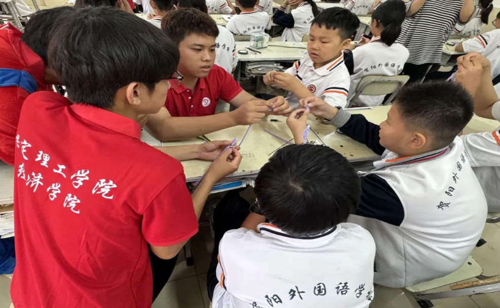 志愿服務(wù)|暑期暖童心,志愿如暖流——經(jīng)濟(jì)學(xué)院蓮心志愿服務(wù)隊(duì)“七彩假期”專項(xiàng)活動(dòng)