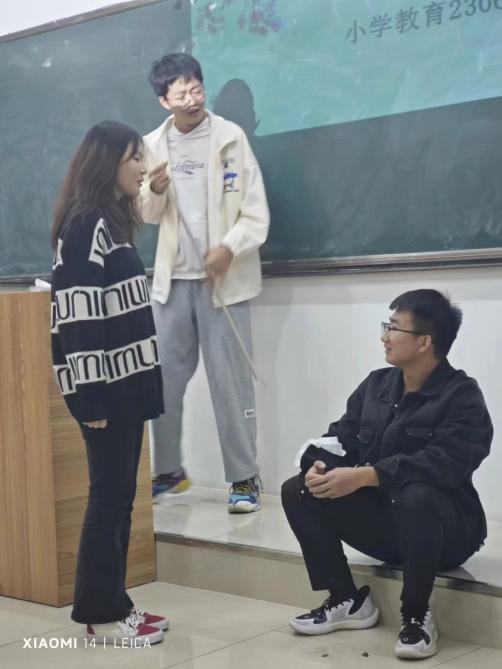 紛繁之世聽雷聲陣陣，桃源深處看暗戀情深