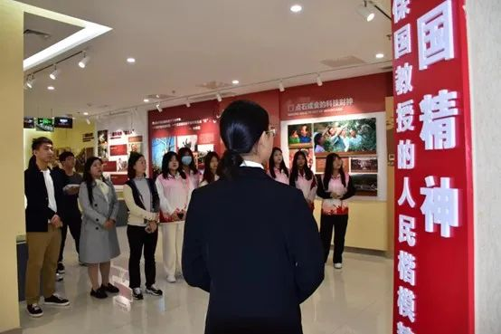 學(xué)李保國精神 做四有好老師 育時(shí)代新人