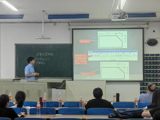 我校舉行新教師課堂教學(xué)資格驗(yàn)收活動(dòng)