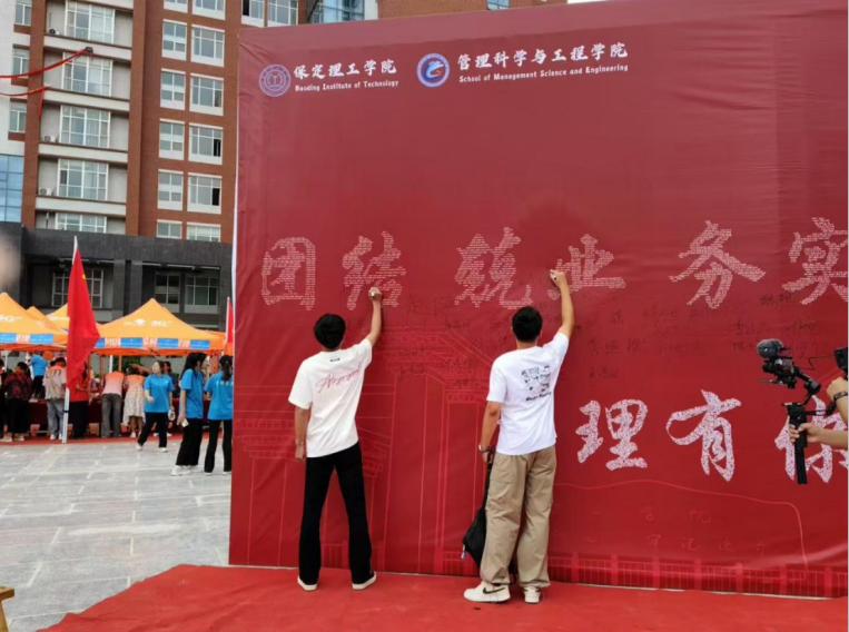我為同學(xué)做實(shí)事 | 管理學(xué)院“同伴成長,暖心起航