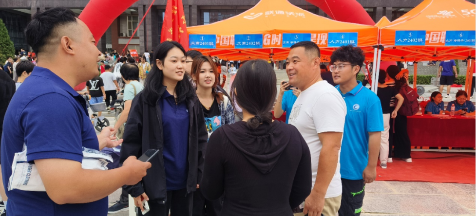 我為同學(xué)做實(shí)事 | 管理學(xué)院“同伴成長,暖心起航
