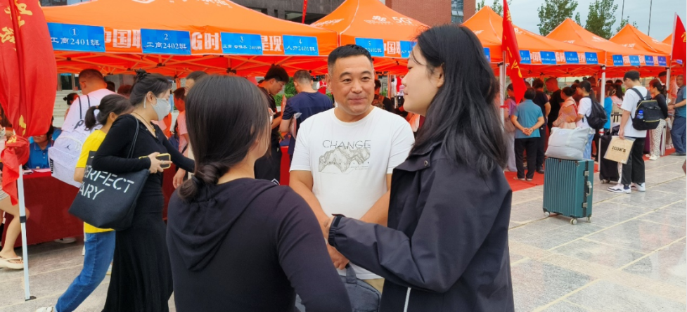 我為同學(xué)做實(shí)事 | 管理學(xué)院“同伴成長,暖心起航