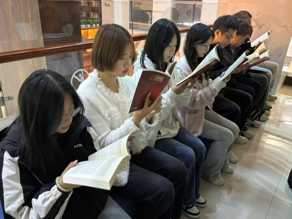 團(tuán)日活動|保定理工學(xué)院|管理學(xué)院|追尋紅色記憶，傳承革命精神