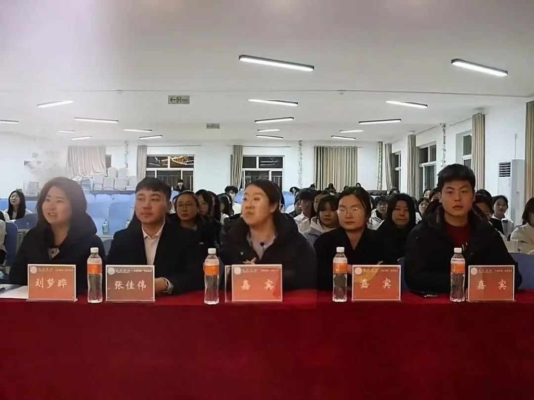 弘揚(yáng)雷鋒精神，爭做時(shí)代新人