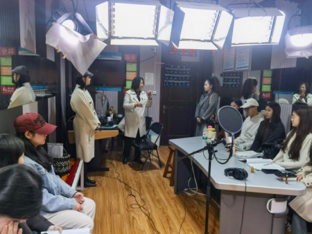 攜手共繪2025人才培養(yǎng)方案新藍圖 ——播音與主持藝術(shù)專業(yè)團隊赴河北大學(xué)深度調(diào)研交流