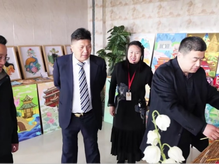 非遺扎染煥新彩 傳承古法啟新篇 ——視覺(jué)傳達(dá)設(shè)計(jì)教研室進(jìn)行“匠心扎染”主題活動(dòng)