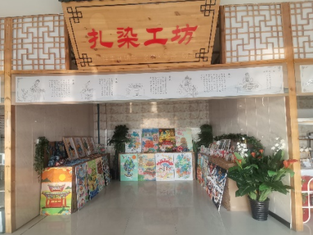 非遺扎染煥新彩 傳承古法啟新篇 ——視覺(jué)傳達(dá)設(shè)計(jì)教研室進(jìn)行“匠心扎染”主題活動(dòng)