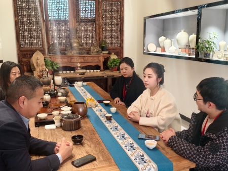 保定理工學院與大宋定瓷共商實習基地深度合作方案—校企攜手探索傳統(tǒng)文化傳承與創(chuàng)新路徑