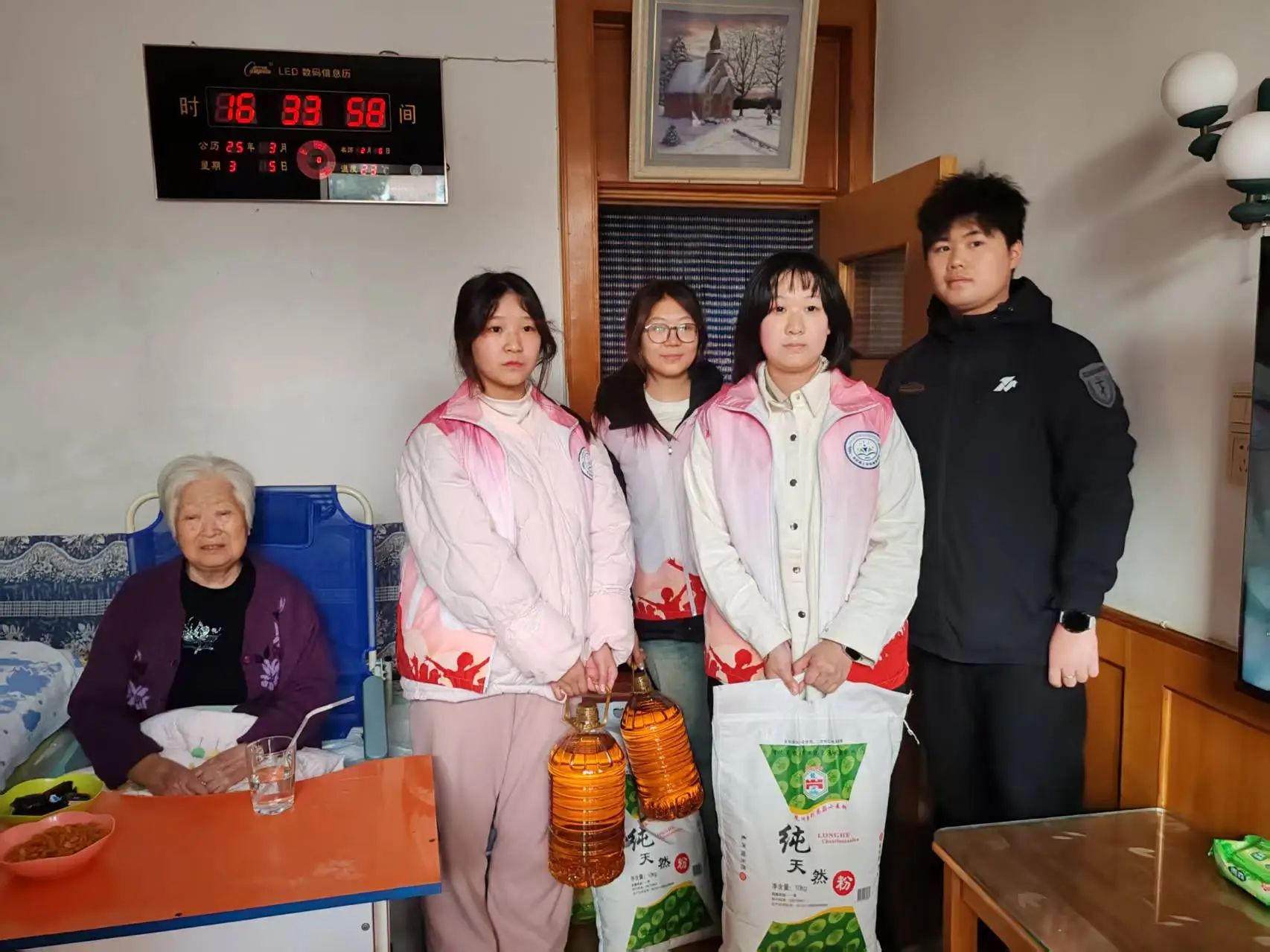 沐雷鋒之光，踐志愿之行