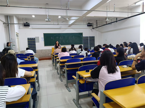 外國語學院召開學生座談會 傾聽學子心聲共促教學優(yōu)化