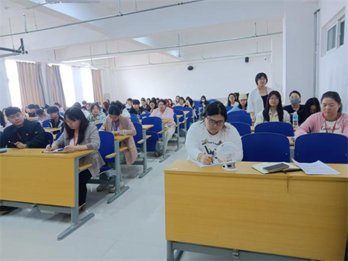 外國語學院召開學生座談會 傾聽學子心聲共促教學優(yōu)化