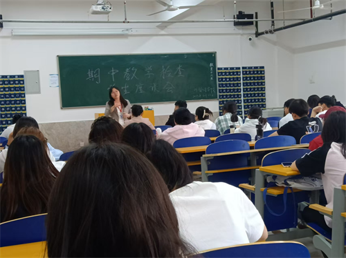 外國語學院召開學生座談會 傾聽學子心聲共促教學優(yōu)化