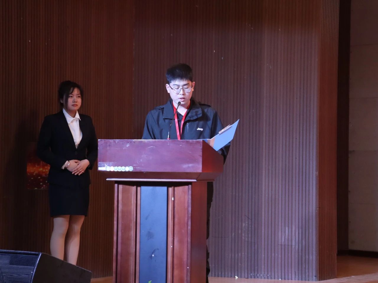 “崇德尚學揚師道，鋒華正茂育新人”三月份教育學院表彰大會