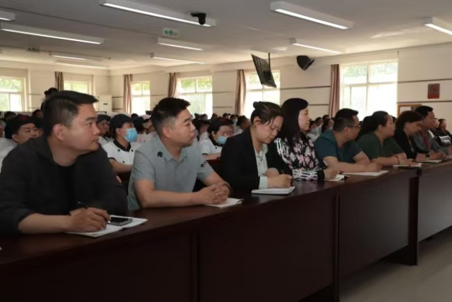 美好“食”光，安全相伴 保定理工學(xué)院開展食品從業(yè)人員安全培訓(xùn)