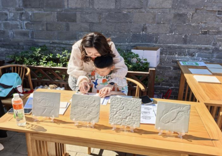 匠心非遺煥新顏 校館聯(lián)袂啟新篇 ——保定理工學院非遺手工市集燃動淮軍公所博物館