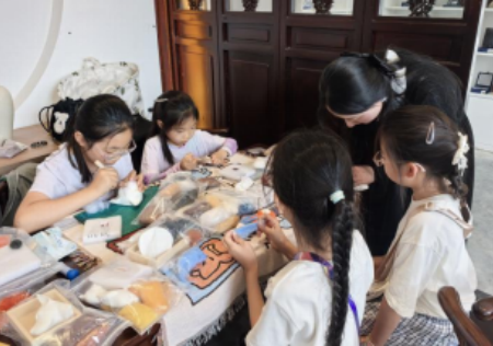 匠心非遺煥新顏 校館聯(lián)袂啟新篇 ——保定理工學院非遺手工市集燃動淮軍公所博物館