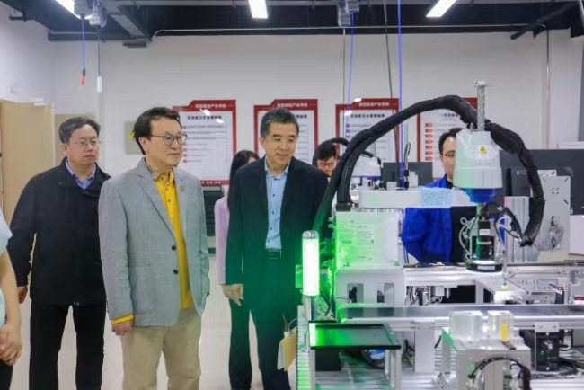 “華人管理教育第一人”余世維教授蒞臨保定理工學(xué)院參觀交流