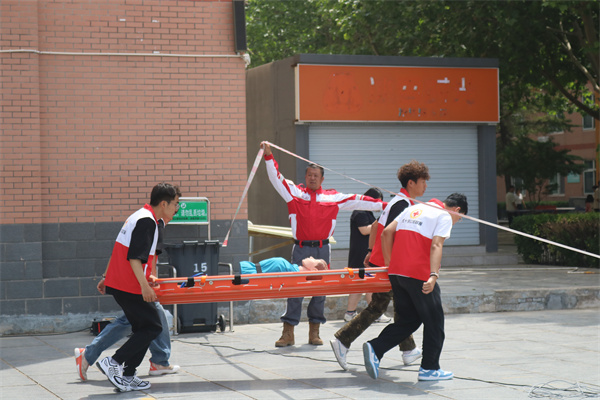 保定理工學(xué)院康復(fù)醫(yī)學(xué)院與保定市紅十字會聯(lián)合舉辦2025年地震災(zāi)害應(yīng)急救援綜合演練