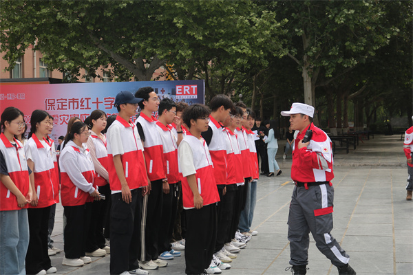 保定理工學(xué)院康復(fù)醫(yī)學(xué)院與保定市紅十字會聯(lián)合舉辦2025年地震災(zāi)害應(yīng)急救援綜合演練
