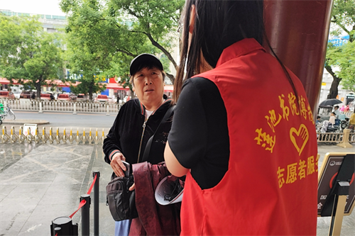 外國語學院學子五一志愿活動：傳遞文化薪火，彰顯青春擔當