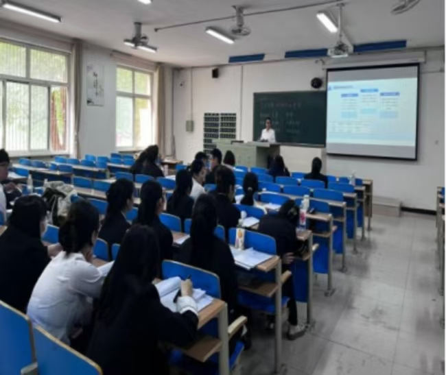 我校全面開展 2025屆畢業(yè)論文（設(shè)計）答辯巡查工作