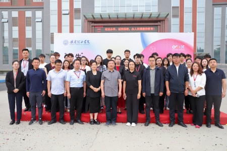 保定理工學(xué)院藝術(shù)學(xué)院2025屆畢業(yè)設(shè)計作品展盛大開幕，校企共賞藝術(shù)盛宴