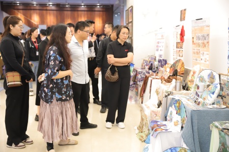 保定理工學(xué)院藝術(shù)學(xué)院2025屆畢業(yè)設(shè)計作品展盛大開幕，校企共賞藝術(shù)盛宴