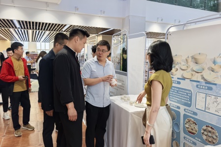 保定理工學(xué)院藝術(shù)學(xué)院2025屆畢業(yè)設(shè)計作品展盛大開幕，校企共賞藝術(shù)盛宴