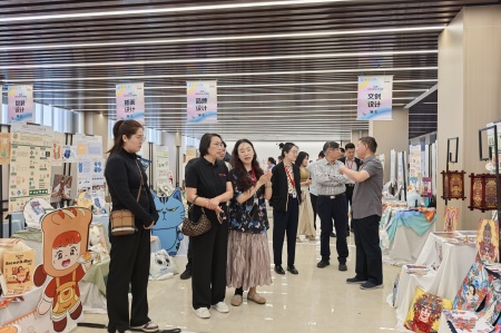 保定理工學(xué)院藝術(shù)學(xué)院2025屆畢業(yè)設(shè)計作品展盛大開幕，校企共賞藝術(shù)盛宴